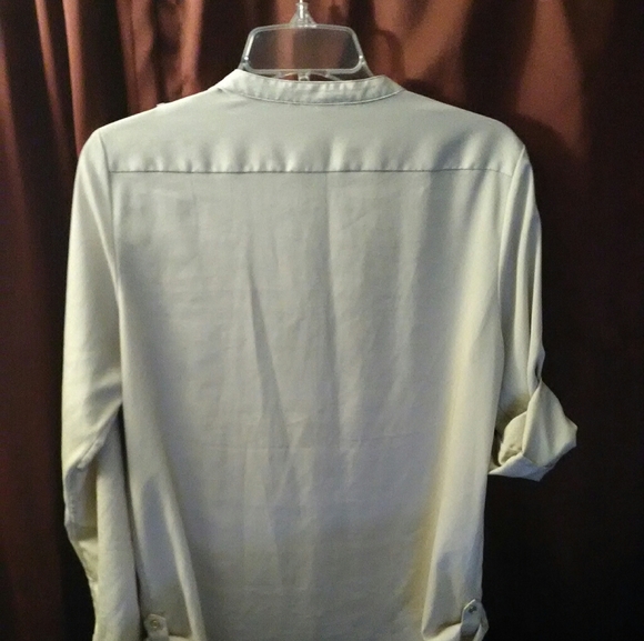 Button down top - Picture 2 of 3